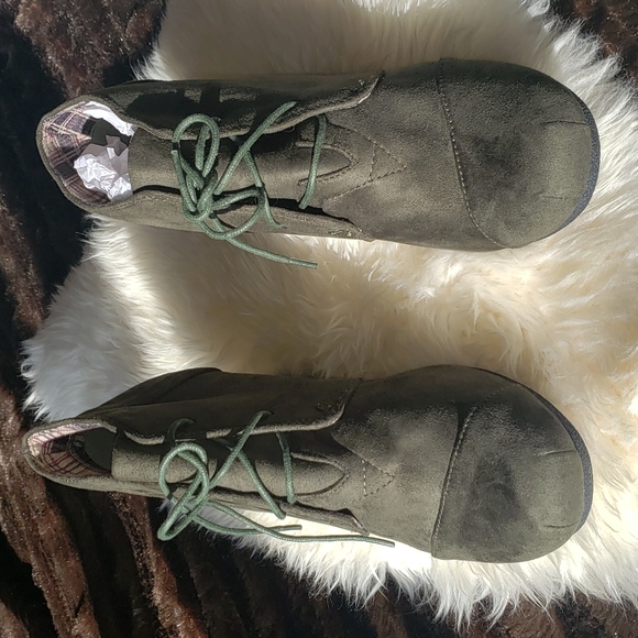 Forever 21 Patricia Lace Up Wedge Boot Olive Green 10M - Picture 3 of 9